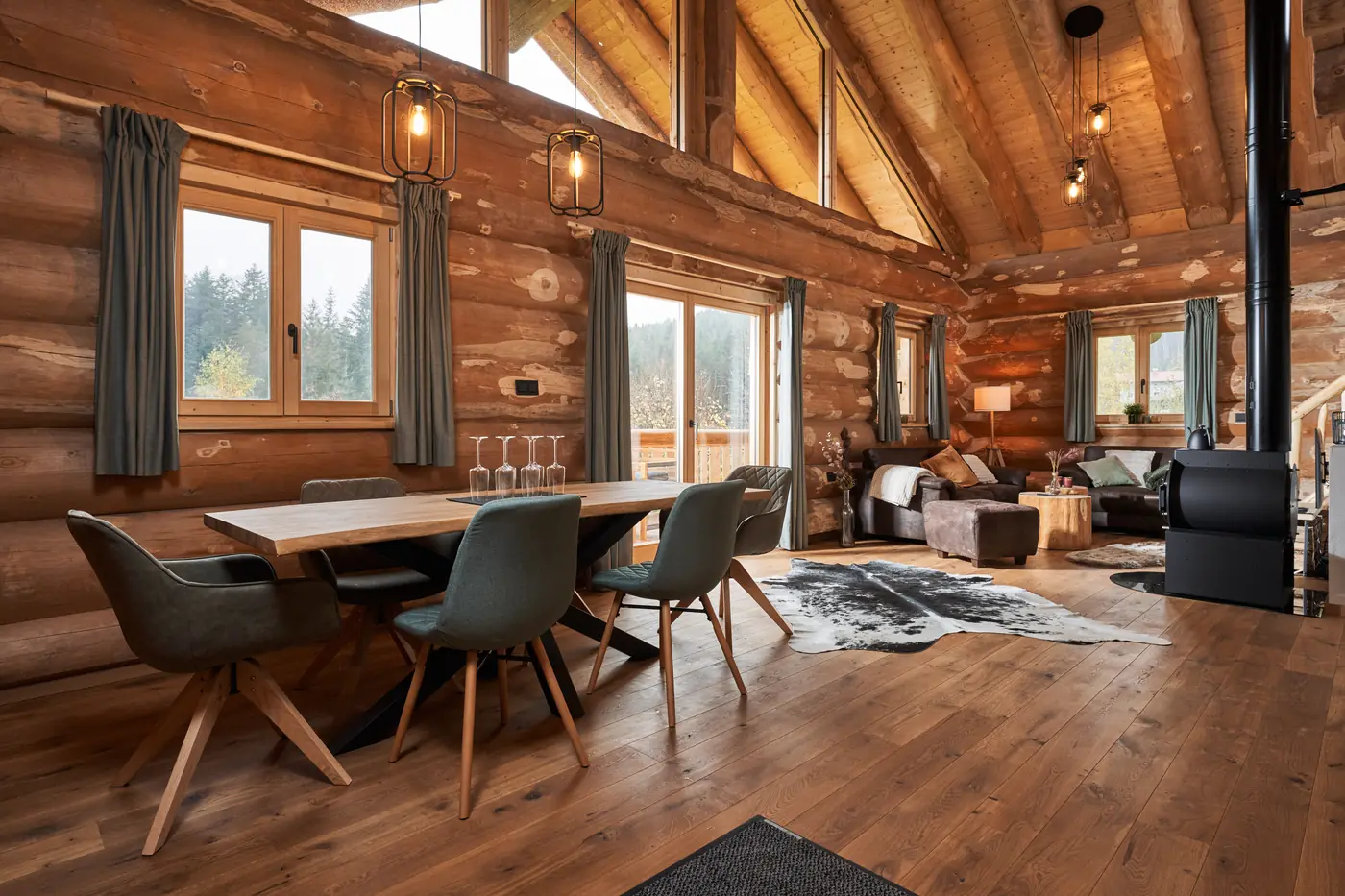 Wohn- und Essbereich des Chalets Wipfelblick